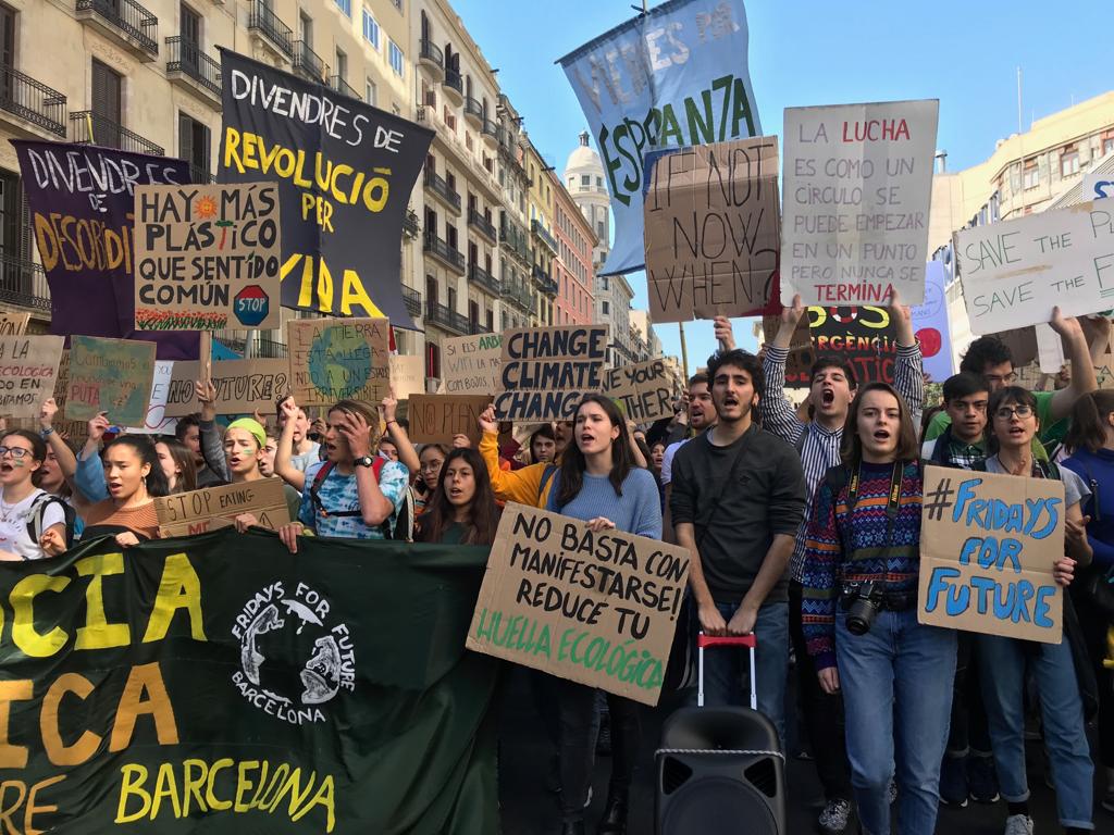 Students marching in Barcelona to demand climate action (by Rachel Bathgate)